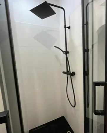 La Maison Des Vignes בית אירוח *