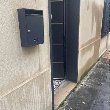 La Maison Des Vignes בית אירוח *