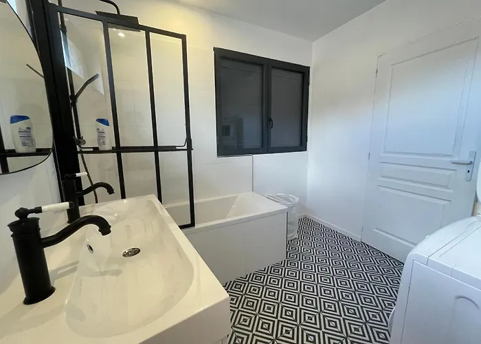 La Maison Des Vignes Homestay *